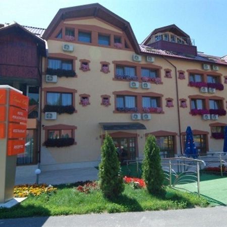 Grand Hotel Perla Ciucasului Tarlungeni Екстер'єр фото