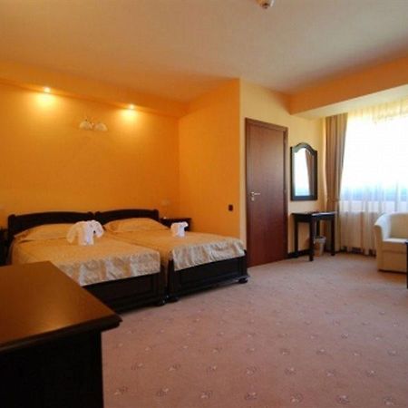 Grand Hotel Perla Ciucasului Tarlungeni Екстер'єр фото