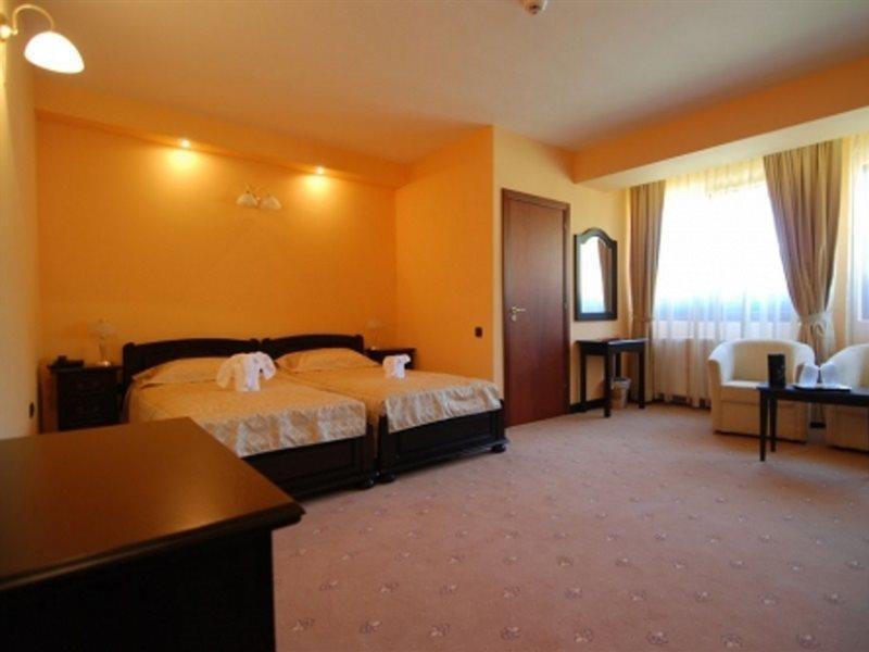 Grand Hotel Perla Ciucasului Tarlungeni Екстер'єр фото