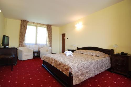 Grand Hotel Perla Ciucasului Tarlungeni Екстер'єр фото